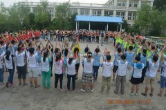 �����������Ŷ��ں���չѵ��180��